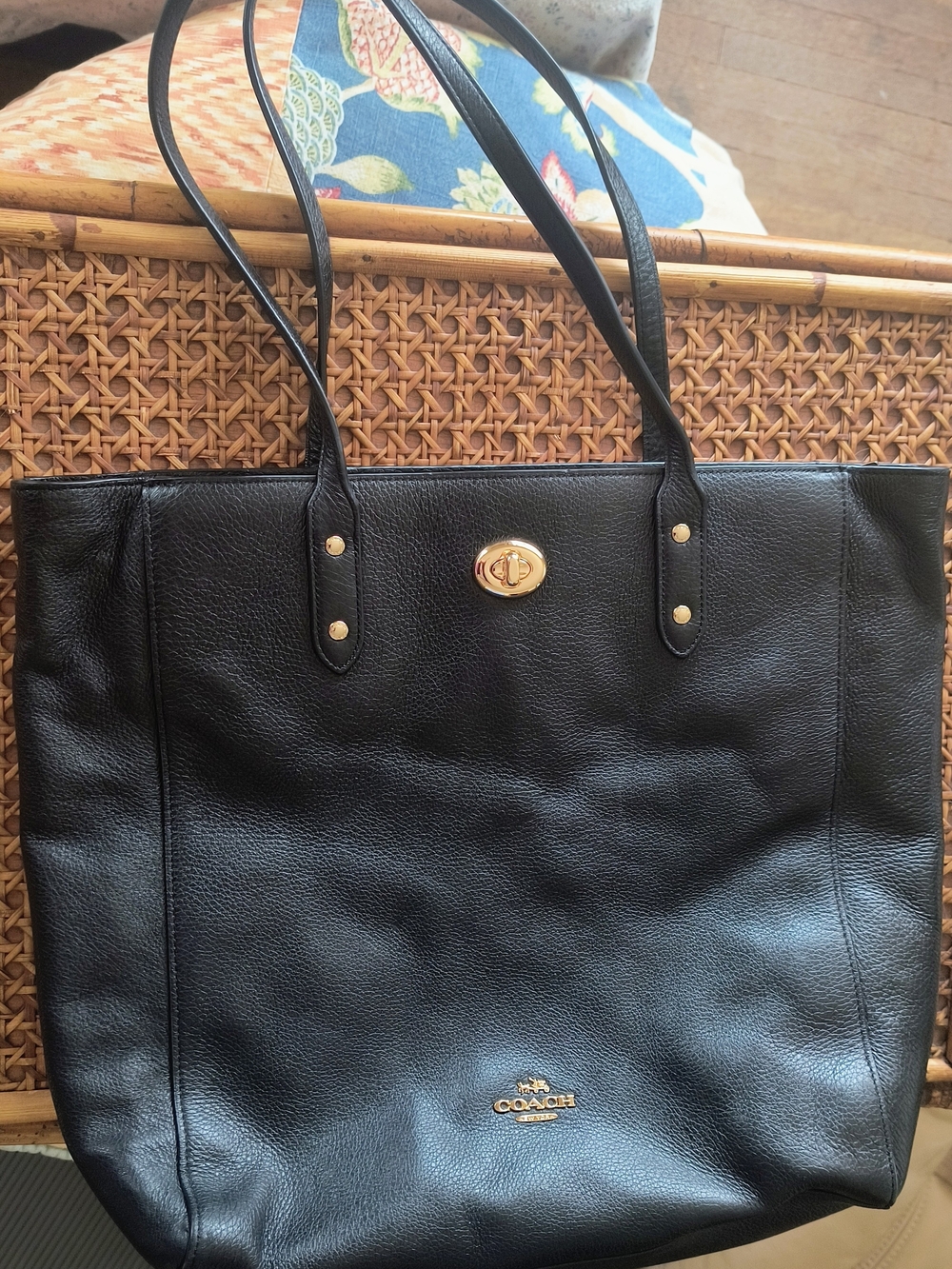 Coach Black Leather turn-lock Tote Bag